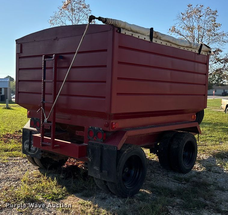 image for item DU1395 1986 Bail pup grain trailer
