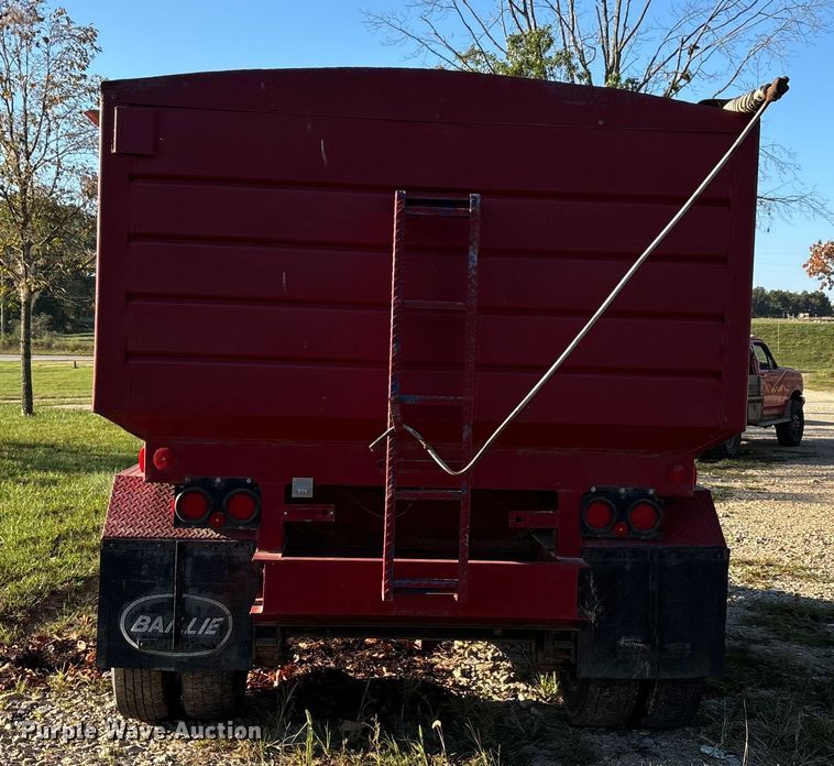 image for item DU1395 1986 Bail pup grain trailer