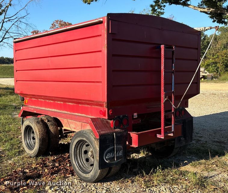 image for item DU1395 1986 Bail pup grain trailer