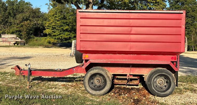 image for item DU1395 1986 Bail pup grain trailer