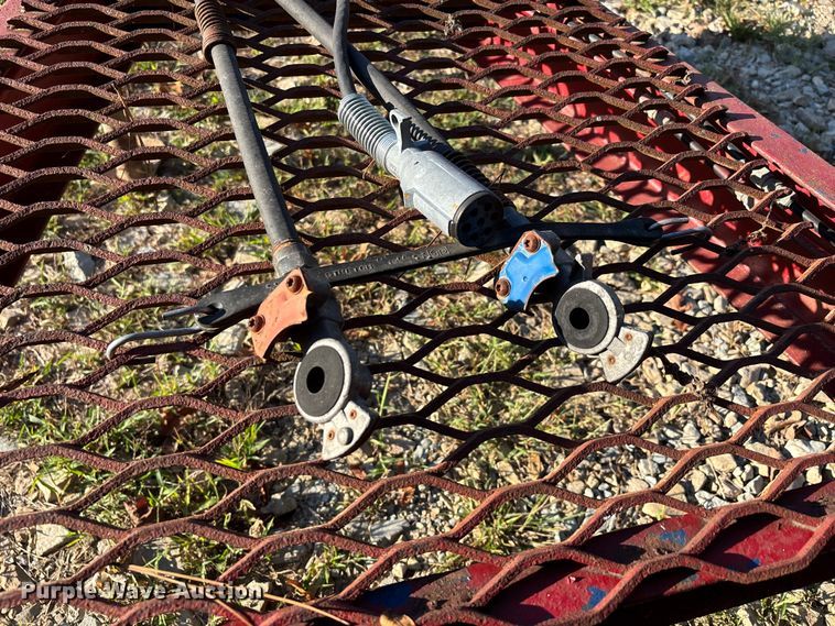 image for item DU1395 1986 Bail pup grain trailer