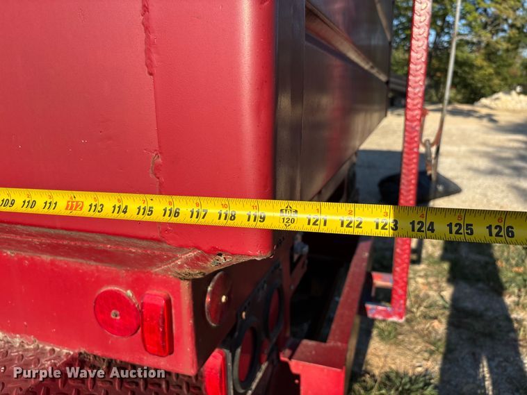 image for item DU1395 1986 Bail pup grain trailer