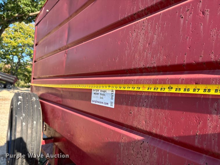 image for item DU1395 1986 Bail pup grain trailer