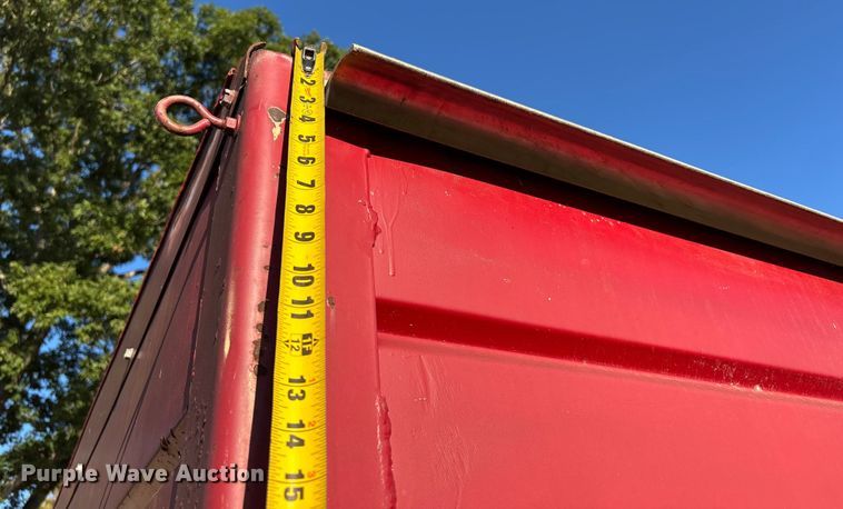 image for item DU1395 1986 Bail pup grain trailer