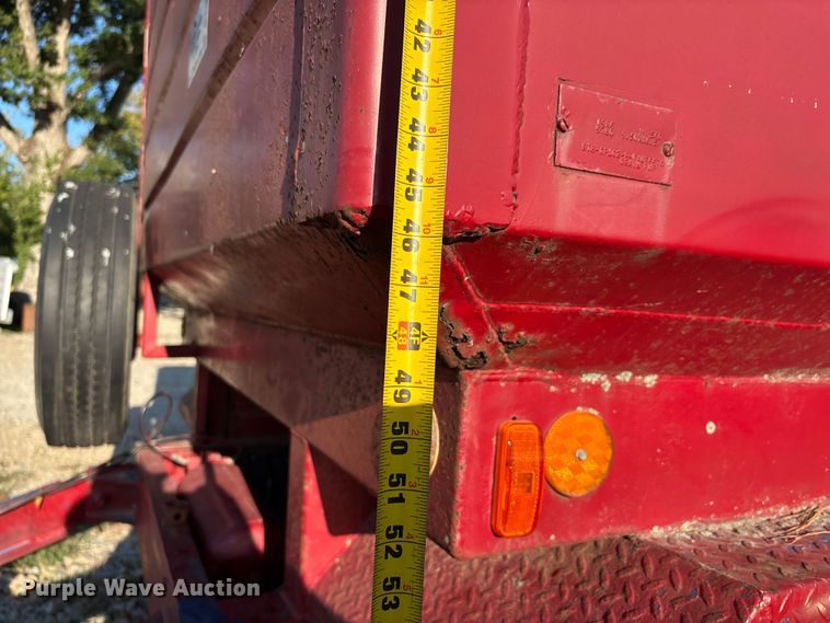 image for item DU1395 1986 Bail pup grain trailer