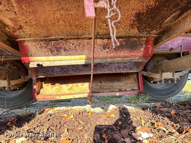 image for item DU1395 1986 Bail pup grain trailer