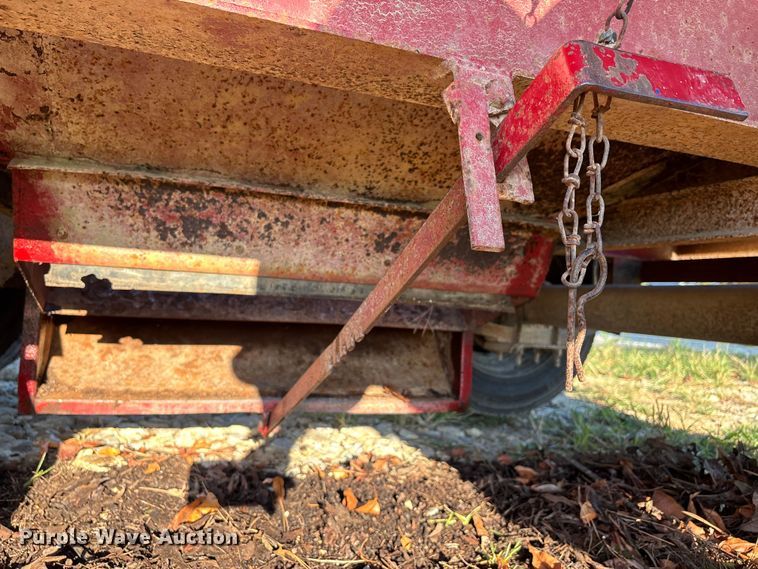 image for item DU1395 1986 Bail pup grain trailer