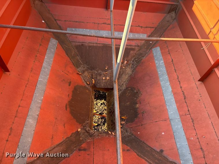 image for item DU1395 1986 Bail pup grain trailer