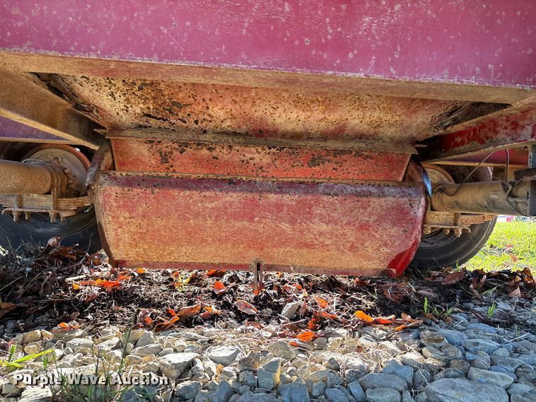 image for item DU1395 1986 Bail pup grain trailer