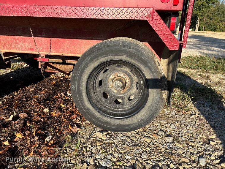 image for item DU1395 1986 Bail pup grain trailer
