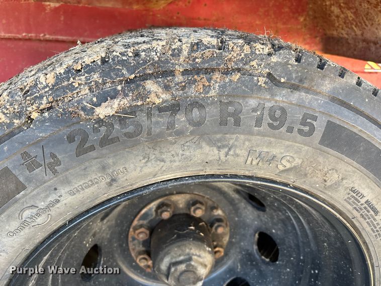 image for item DU1395 1986 Bail pup grain trailer