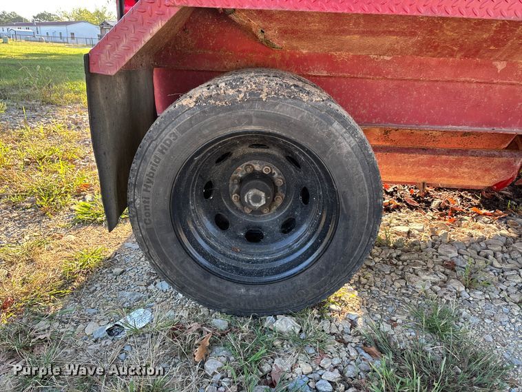 image for item DU1395 1986 Bail pup grain trailer