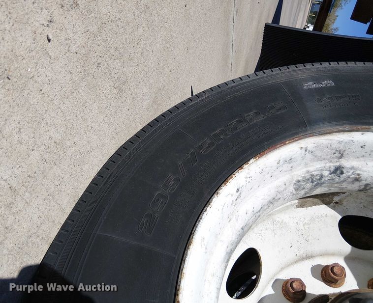 image for item DU3655 1996 Fruehauf dry van trailer