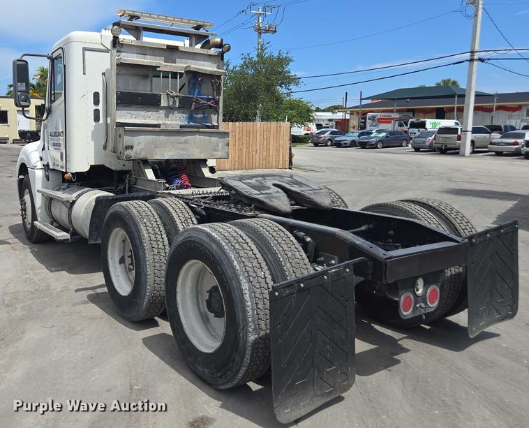 image for item DU7949 2007 Freightliner Columbia semi truck