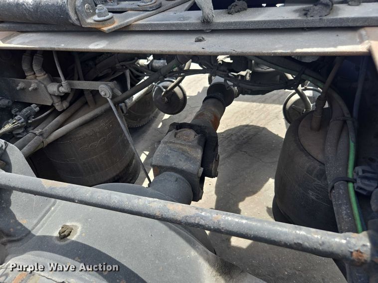 image for item DU7949 2007 Freightliner Columbia semi truck