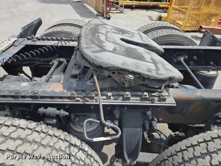 image for item DU7949 2007 Freightliner Columbia semi truck