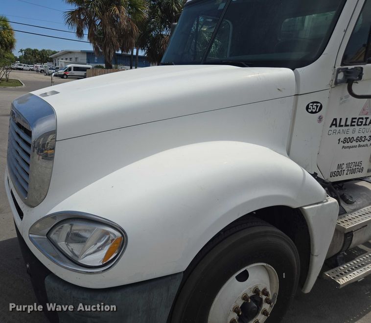 image for item DU7949 2007 Freightliner Columbia semi truck