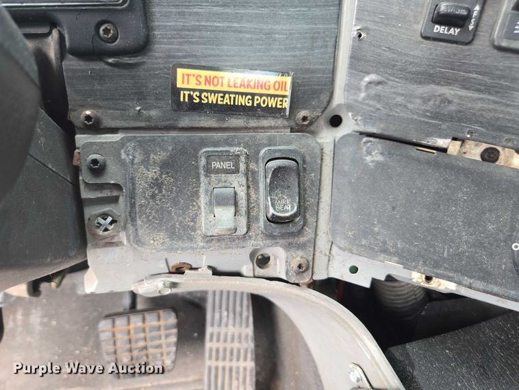 image for item DU7949 2007 Freightliner Columbia semi truck