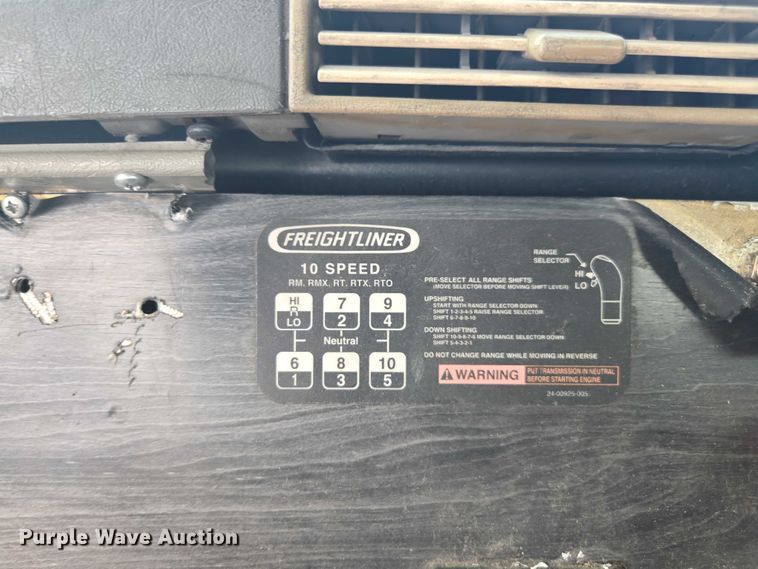 image for item DU7949 2007 Freightliner Columbia semi truck