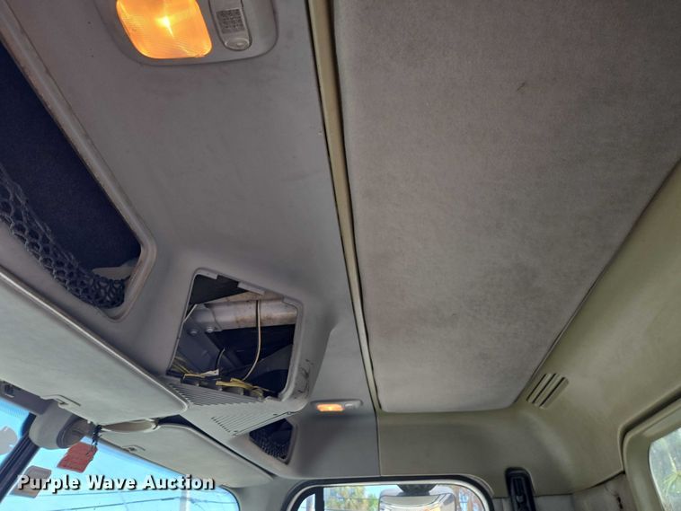 image for item DU7949 2007 Freightliner Columbia semi truck