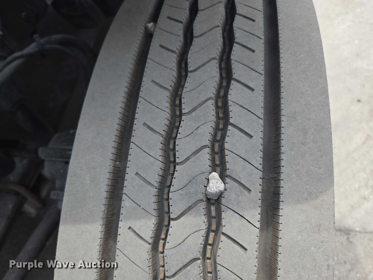 image for item DU7949 2007 Freightliner Columbia semi truck