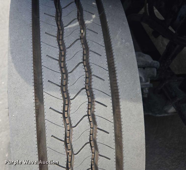 image for item DU7949 2007 Freightliner Columbia semi truck