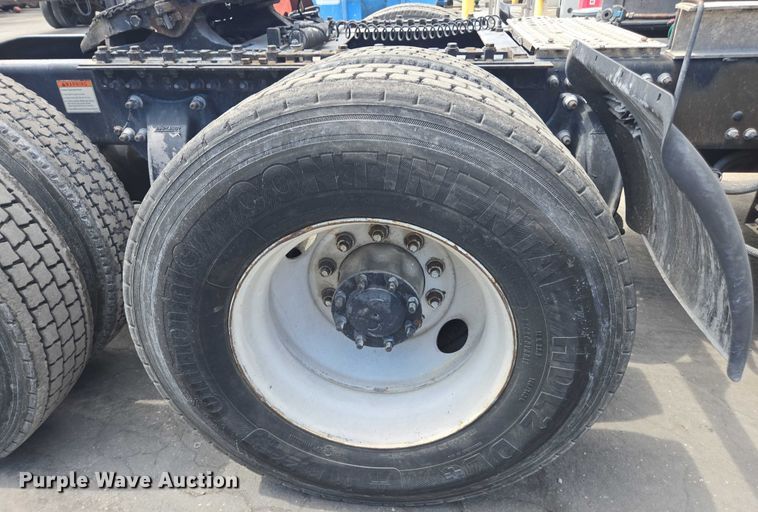 image for item DU7949 2007 Freightliner Columbia semi truck