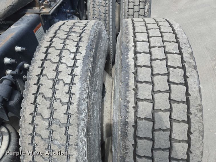 image for item DU7949 2007 Freightliner Columbia semi truck