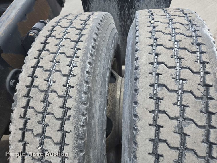 image for item DU7949 2007 Freightliner Columbia semi truck