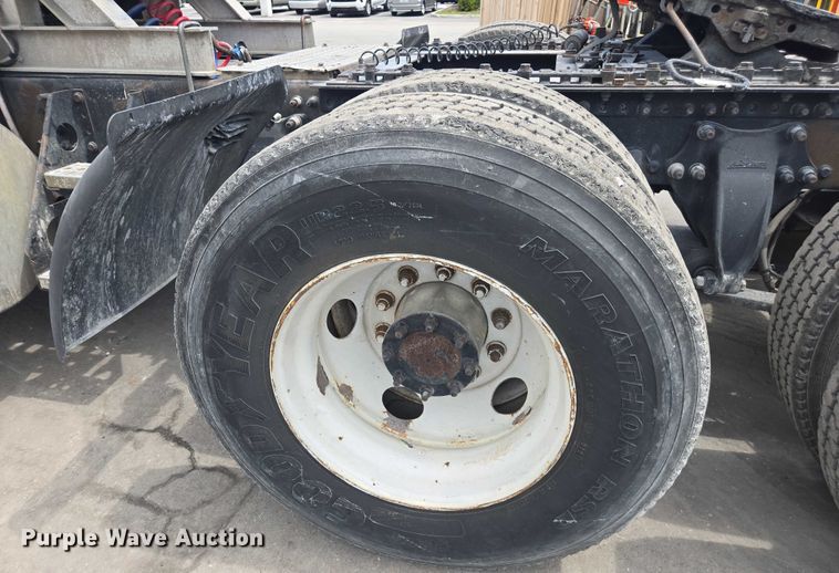 image for item DU7949 2007 Freightliner Columbia semi truck