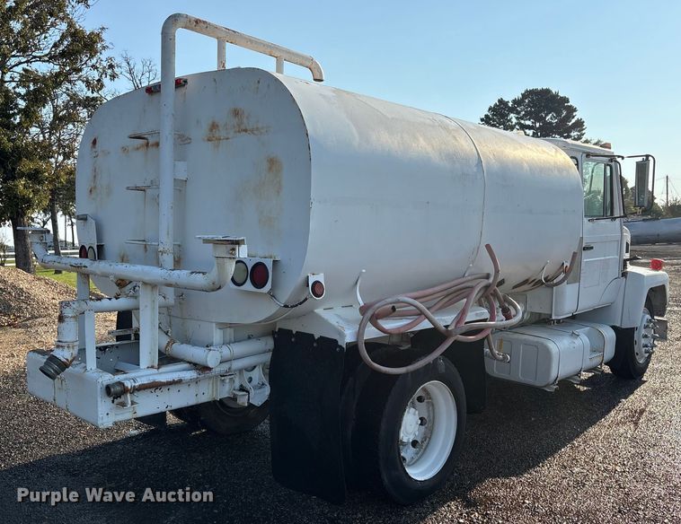 image for item DY0961 1989 Mack CS water truck