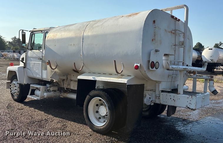 image for item DY0961 1989 Mack CS water truck