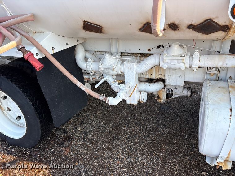 image for item DY0961 1989 Mack CS water truck