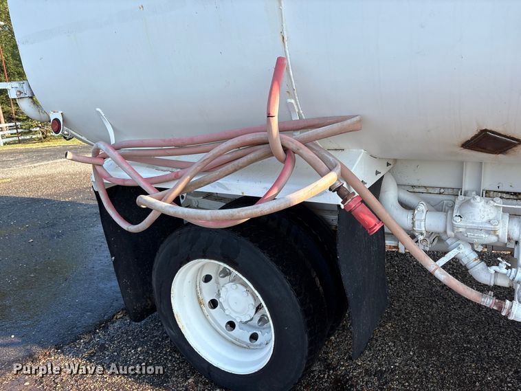 image for item DY0961 1989 Mack CS water truck