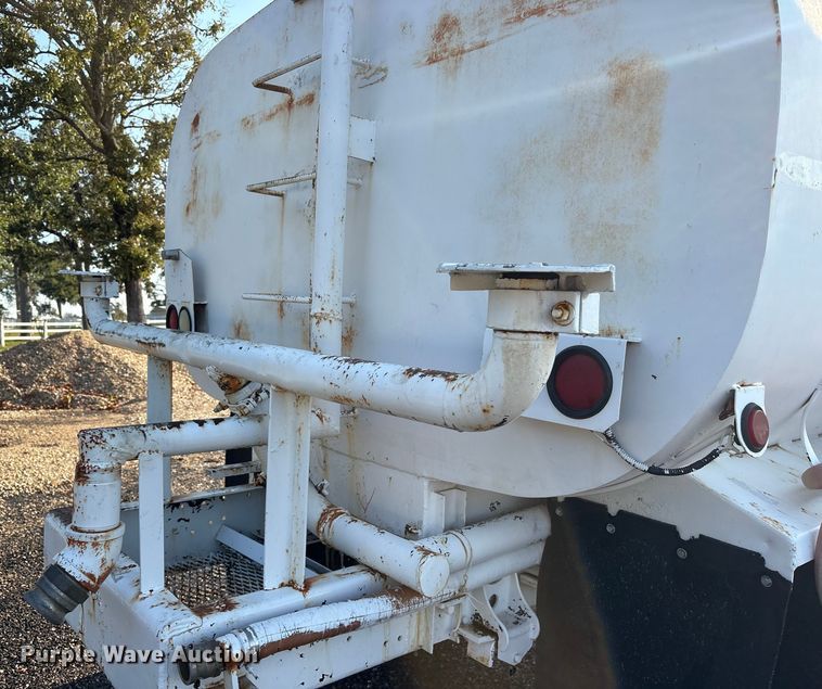 image for item DY0961 1989 Mack CS water truck