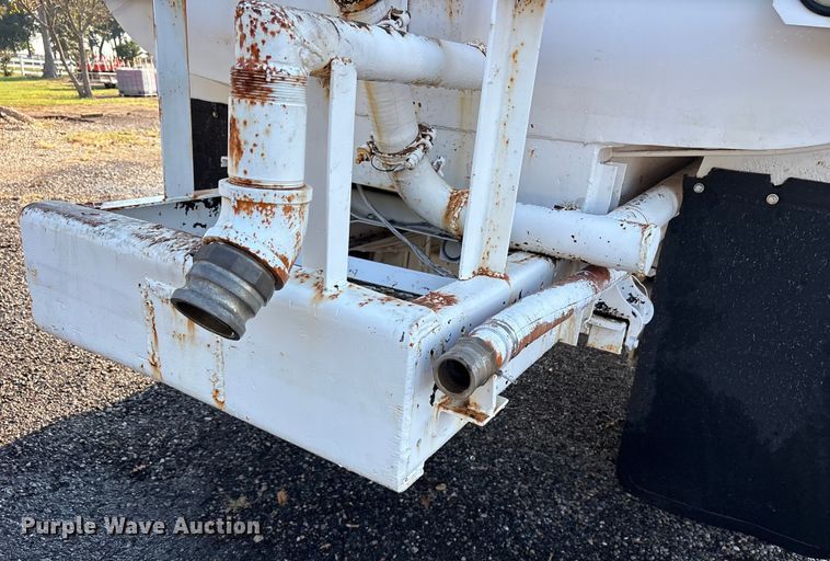 image for item DY0961 1989 Mack CS water truck