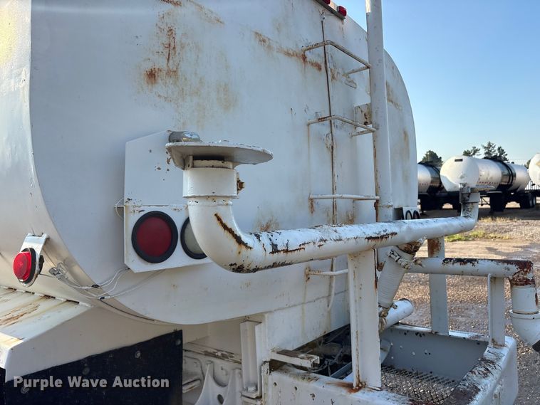 image for item DY0961 1989 Mack CS water truck