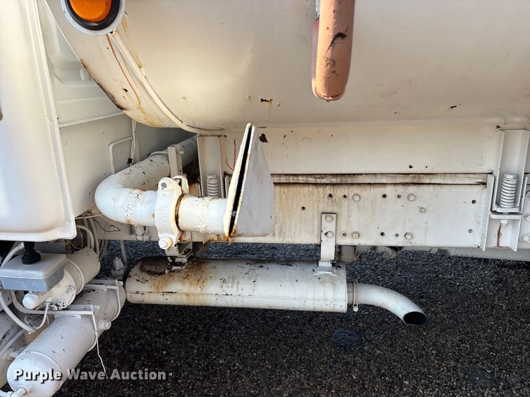 image for item DY0961 1989 Mack CS water truck