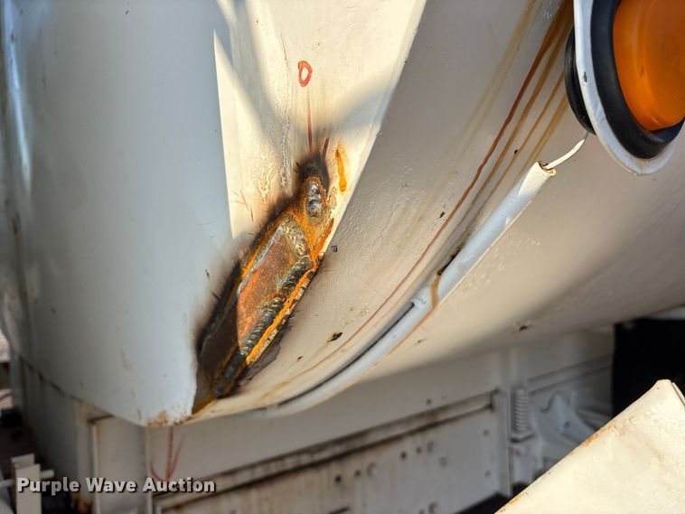 image for item DY0961 1989 Mack CS water truck