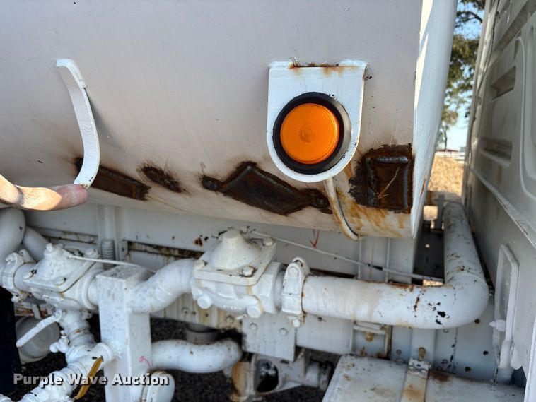 image for item DY0961 1989 Mack CS water truck