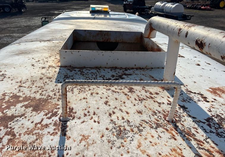 image for item DY0961 1989 Mack CS water truck