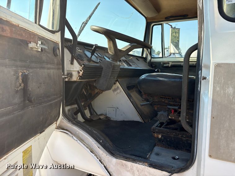 image for item DY0961 1989 Mack CS water truck