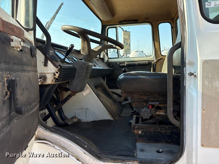 image for item DY0961 1989 Mack CS water truck