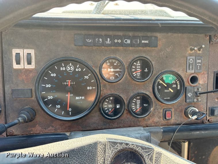 image for item DY0961 1989 Mack CS water truck