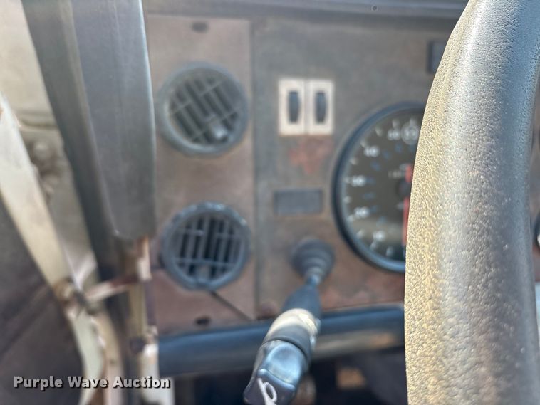 image for item DY0961 1989 Mack CS water truck