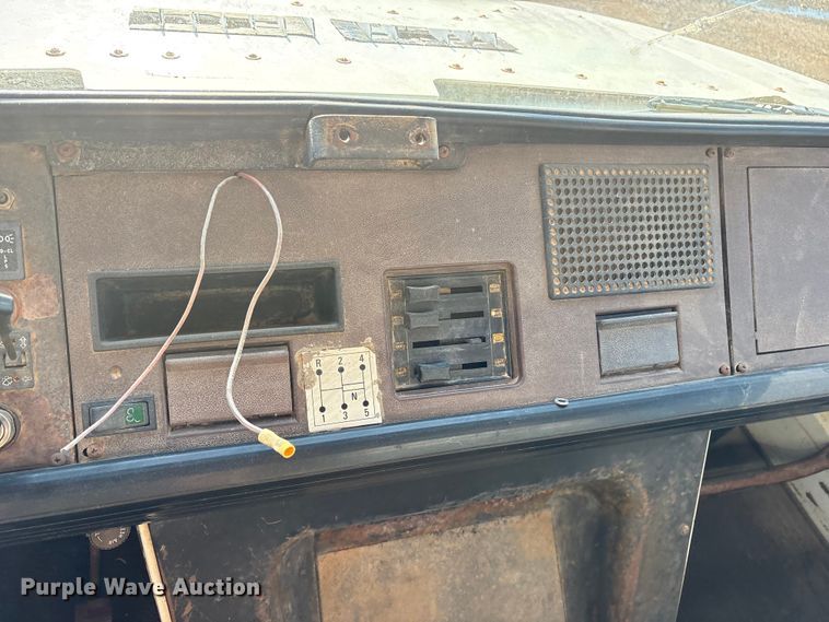 image for item DY0961 1989 Mack CS water truck