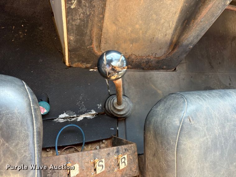 image for item DY0961 1989 Mack CS water truck