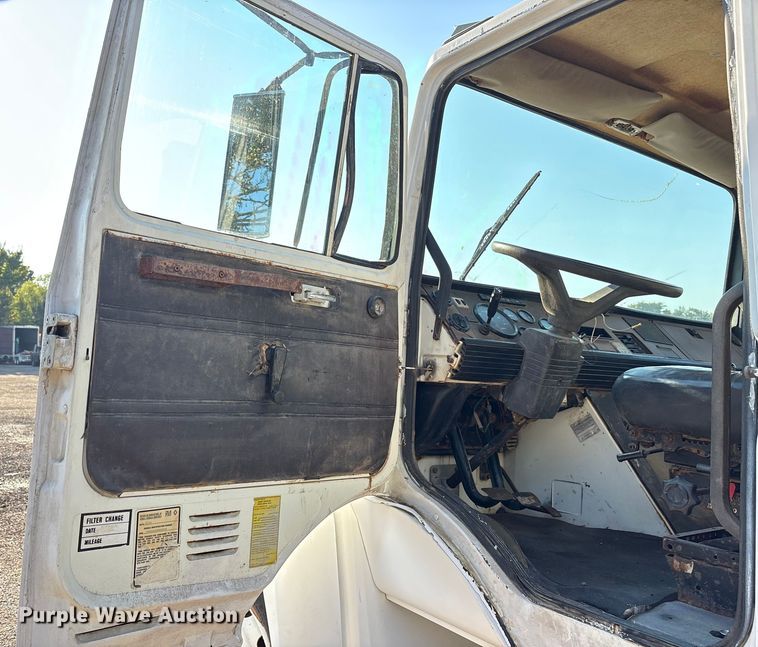 image for item DY0961 1989 Mack CS water truck