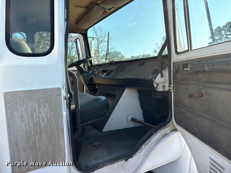 image for item DY0961 1989 Mack CS water truck