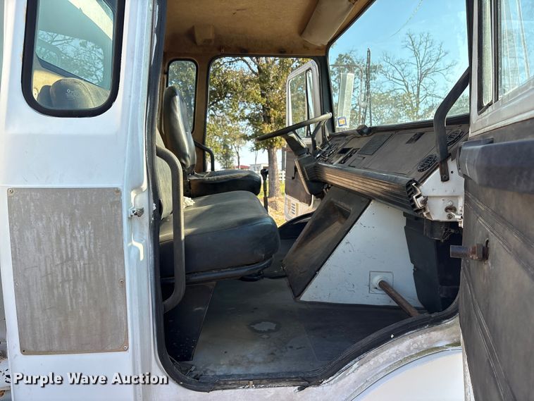 image for item DY0961 1989 Mack CS water truck